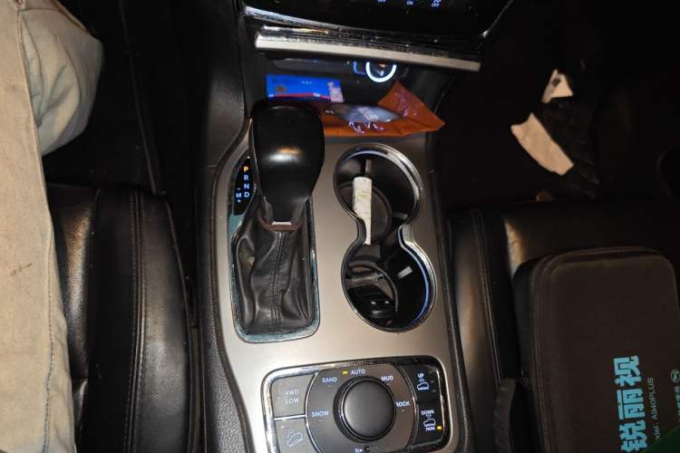 Used Jeep Grand Cherokee 2020 3.0L Professional Navigation Edition Gear Lever