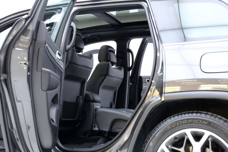 Used Jeep Grand Cherokee 2020 3.0L Elite Navigation Edition Interior 2