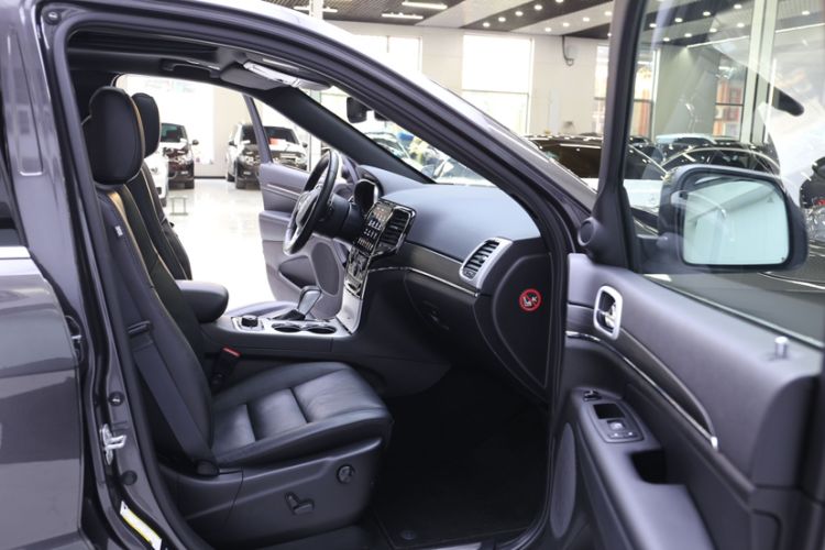 Used Jeep Grand Cherokee 2020 3.0L Elite Navigation Edition Interior 6