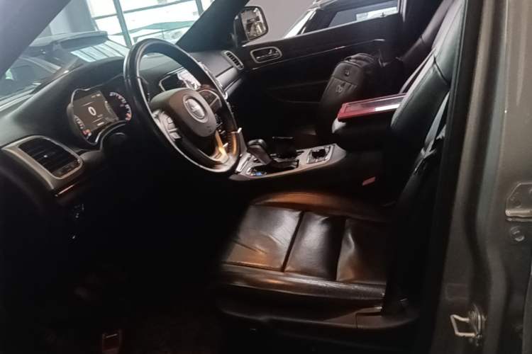 Used Jeep Grand Cherokee 2020 3.0L Elite Navigation Edition Left Front Seat