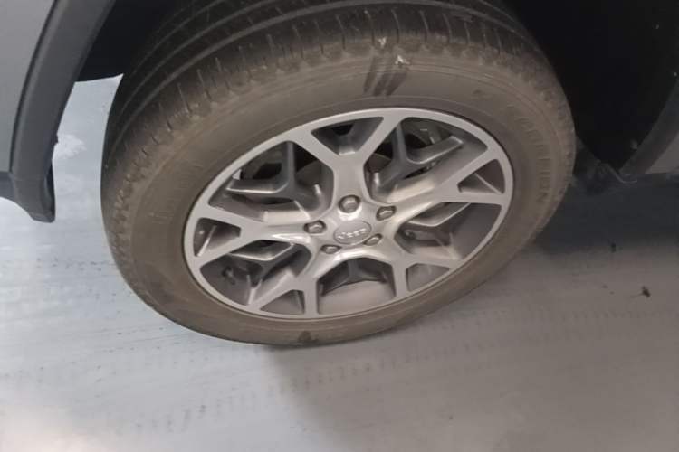 Used Jeep Grand Cherokee 2020 3.0L Elite Navigation Edition Left Front Wheel Hub