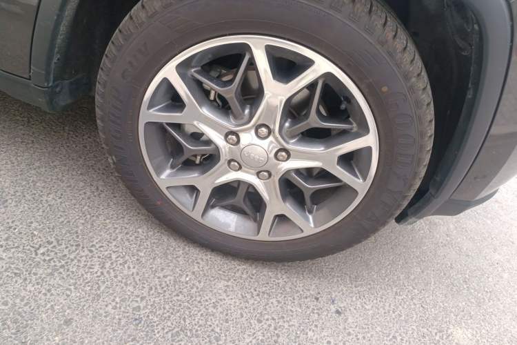 Used Jeep Grand Cherokee 2020 3.0L Elite Navigation Edition Right Front Wheel Hub
