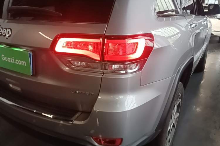 Used Jeep Grand Cherokee 2020 3.0L Elite Navigation Edition Right Rear Taillight