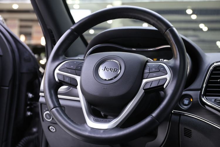 Used Jeep Grand Cherokee 2020 3.0L Elite Navigation Edition Steering Wheel