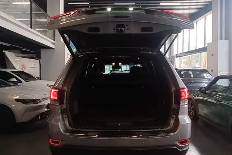 Used Jeep Grand Cherokee 2020 3.0L Elite Navigation Edition Trunk