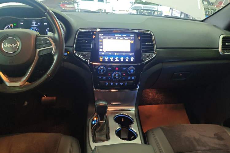 Used Jeep Grand Cherokee 2020 3.0L Professional Navigation Edition Audio And AC Panel
