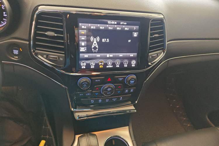 Used Jeep Grand Cherokee 2020 3.0L Elite Navigation Edition Audio And AC Panel