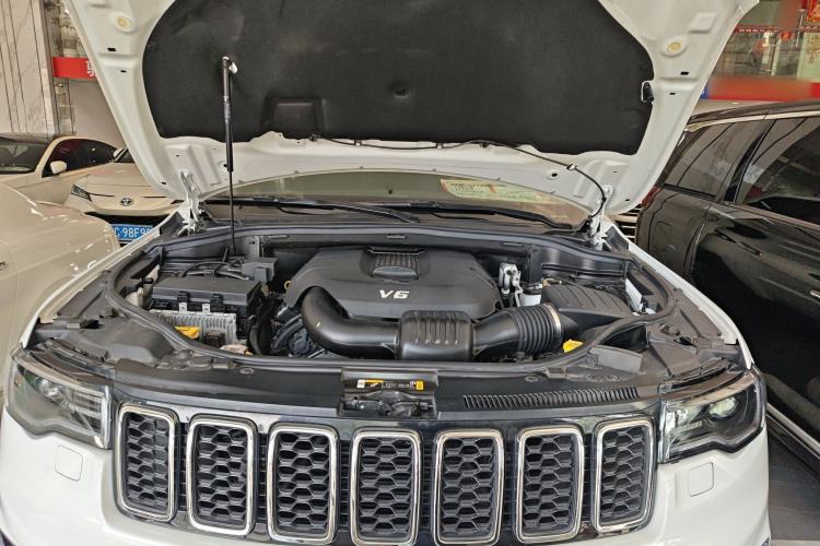 Used Jeep Grand Cherokee 2020 3.0L Elite Navigation Edition Engine Bay