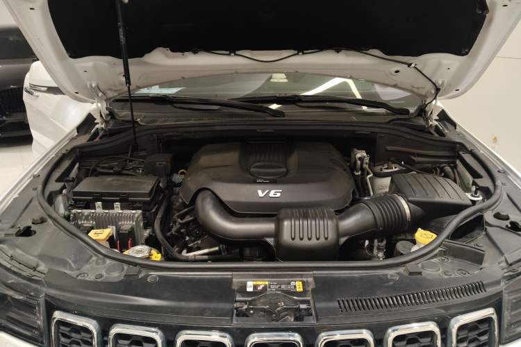 Used Jeep Grand Cherokee 2020 3.0L Elite Navigation Edition Engine Bay