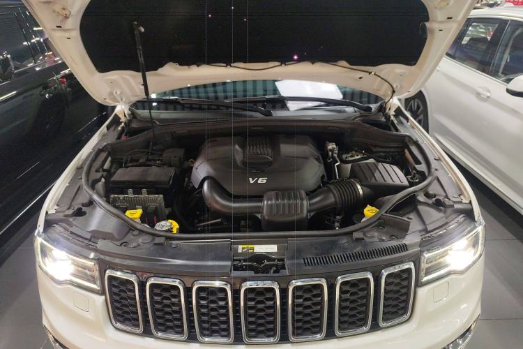 Used Jeep Grand Cherokee 2020 3.0L Elite Navigation Edition Engine Bay