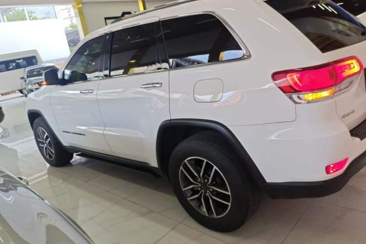 Used Jeep Grand Cherokee 2020 3.0L Professional Navigation Edition Exterior 3