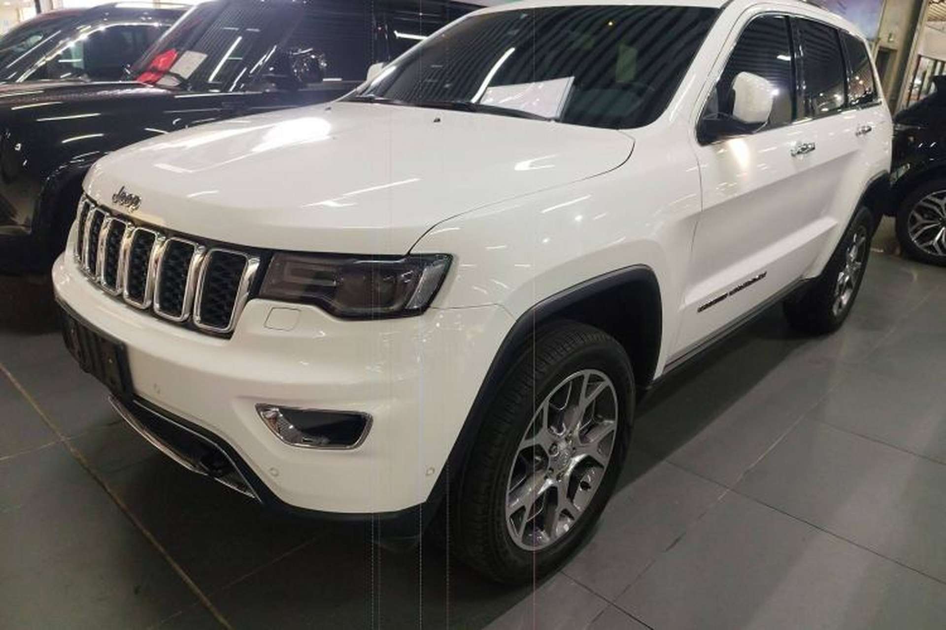 Used Jeep Grand Cherokee 2020 3.0L Elite Navigation Edition Front Left 45 Deg