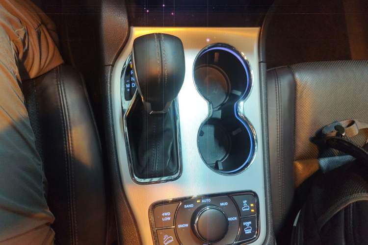 Used Jeep Grand Cherokee 2020 3.0L Elite Navigation Edition Gear Lever