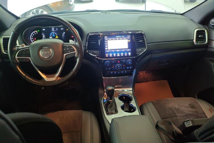 Used Jeep Grand Cherokee 2020 3.0L Professional Navigation Edition Interior 2