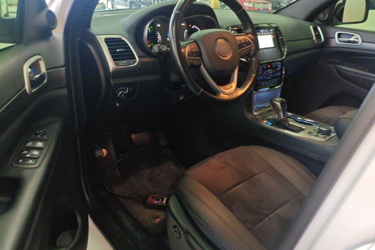 Used Jeep Grand Cherokee 2020 3.0L Professional Navigation Edition Interior 3