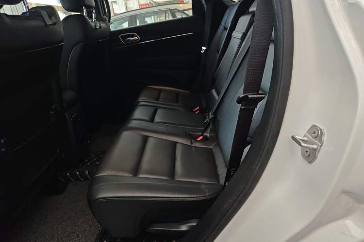 Used Jeep Grand Cherokee 2020 3.0L Elite Navigation Edition Interior 4