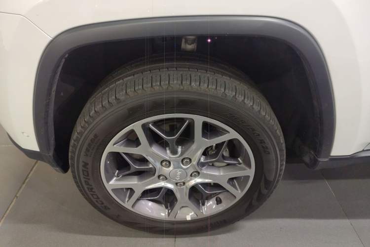 Used Jeep Grand Cherokee 2020 3.0L Elite Navigation Edition Left Front Wheel Hub