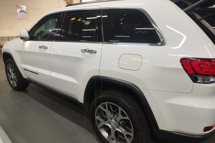 Used Jeep Grand Cherokee 2020 3.0L Elite Navigation Edition Left Side