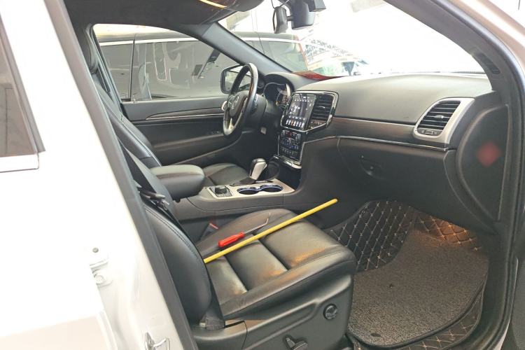 Used Jeep Grand Cherokee 2020 3.0L Elite Navigation Edition Right Front Seat