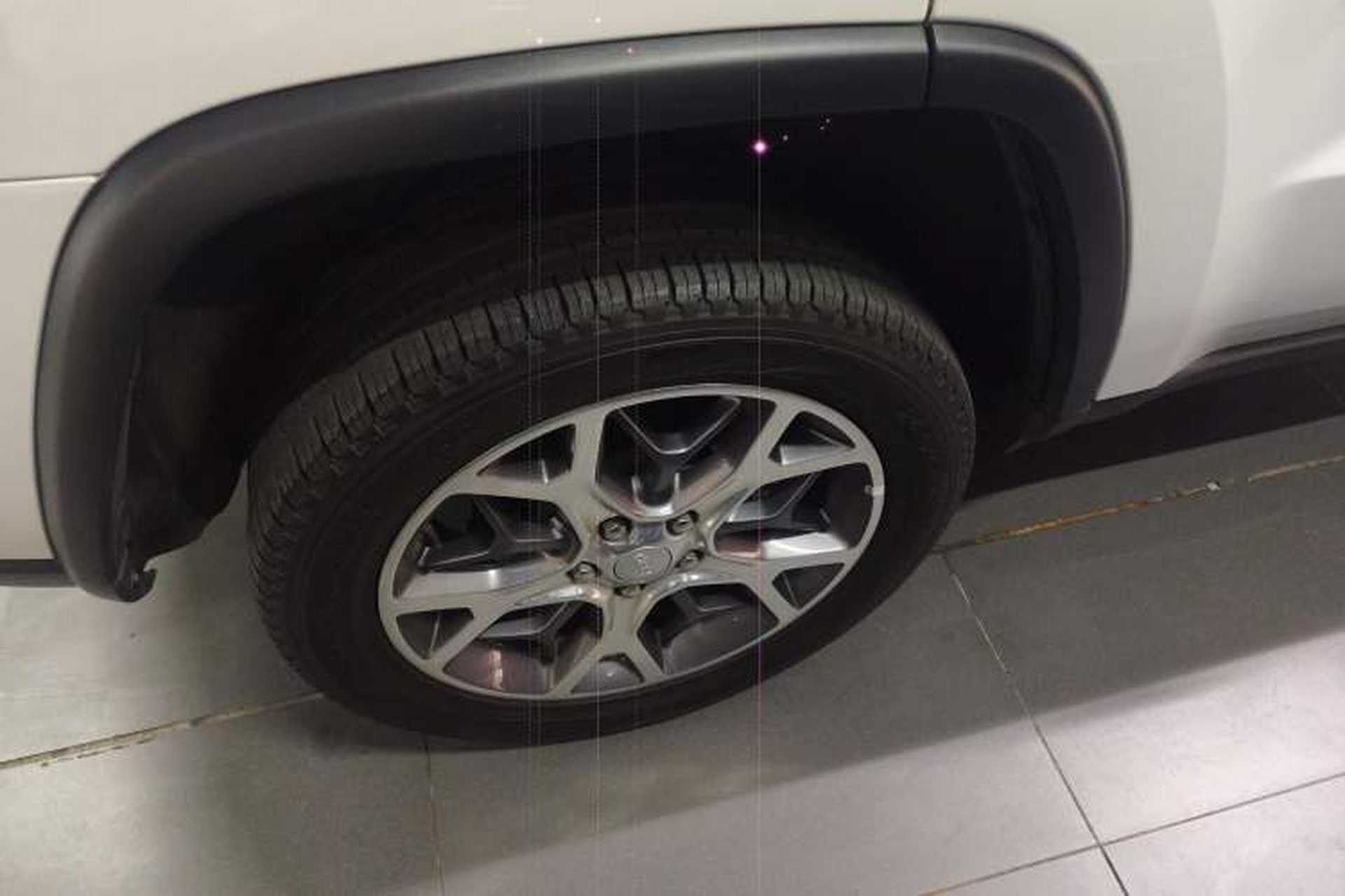Used Jeep Grand Cherokee 2020 3.0L Elite Navigation Edition Right Rear Wheel Hub