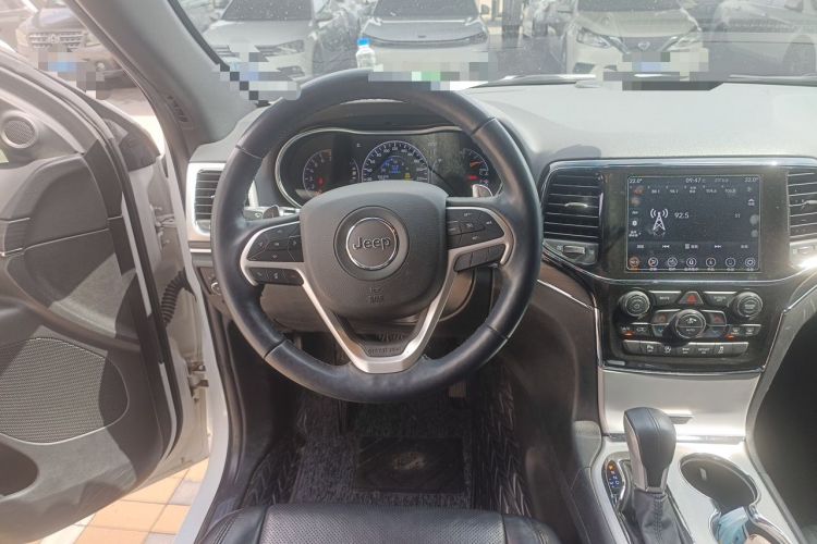 Used Jeep Grand Cherokee 2020 3.0L Elite Navigation Edition Steering Wheel