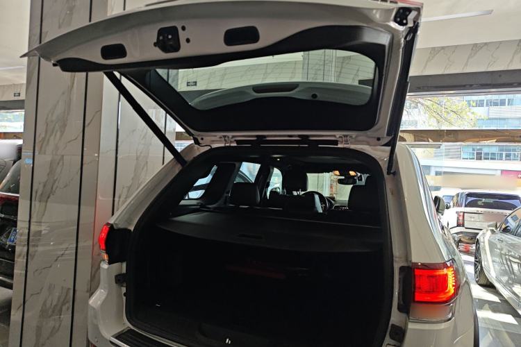 Used Jeep Grand Cherokee 2020 3.0L Elite Navigation Edition Trunk