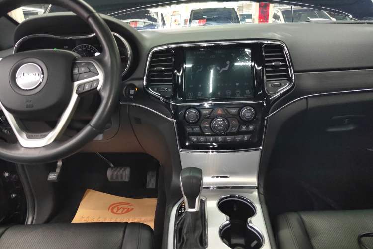 Used Jeep Grand Cherokee 2021 3.0L 80th Anniversary Edition Audio And AC Panel