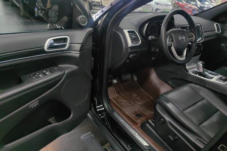 Used Jeep Grand Cherokee 2021 3.0L 80th Anniversary Edition Driver Seat