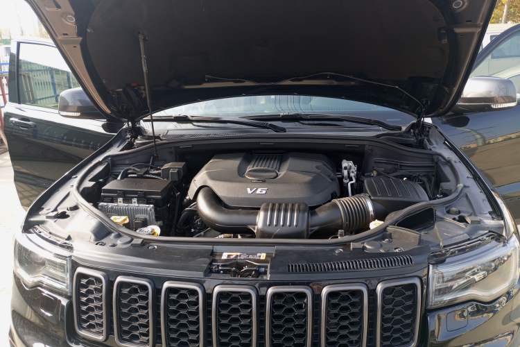 Used Jeep Grand Cherokee 2021 3.0L 80th Anniversary Edition Engine Bay
