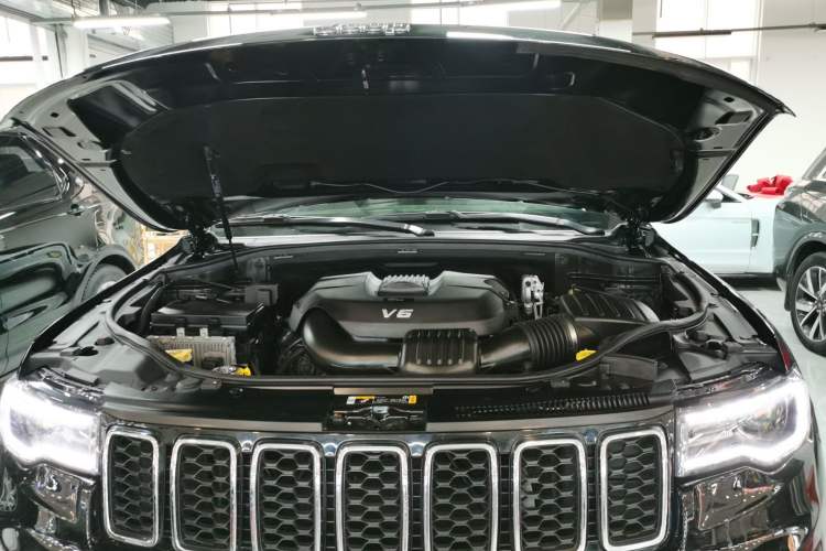 Used Jeep Grand Cherokee 2021 3.0L 80th Anniversary Edition Engine Bay