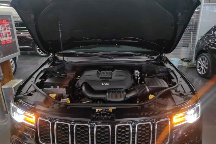 Used Jeep Grand Cherokee 2021 3.0L 80th Anniversary Edition Engine Bay
