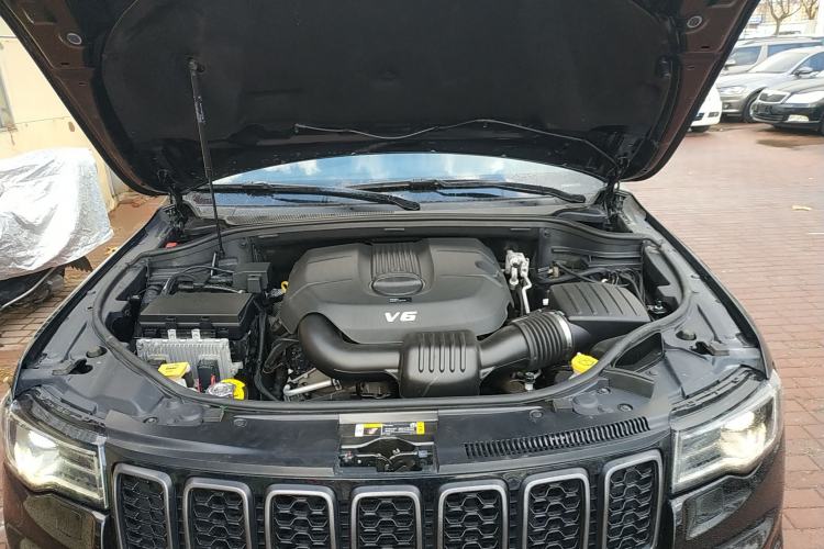 Used Jeep Grand Cherokee 2021 3.0L 80th Anniversary Edition Engine Bay