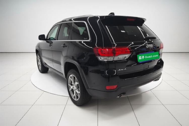 Used Jeep Grand Cherokee 2021 3.0L 80th Anniversary Edition Exterior 2