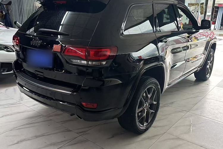 Used Jeep Grand Cherokee 2021 3.0L 80th Anniversary Edition Exterior 2