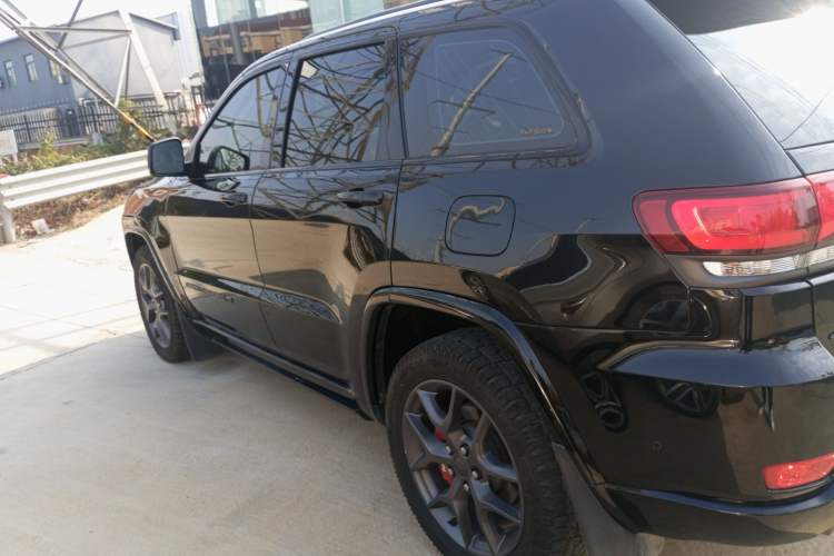 Used Jeep Grand Cherokee 2021 3.0L 80th Anniversary Edition Exterior 3
