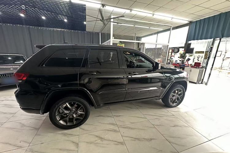Used Jeep Grand Cherokee 2021 3.0L 80th Anniversary Edition Exterior 3