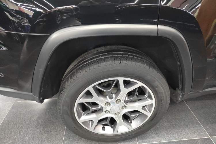 Used Jeep Grand Cherokee 2021 3.0L 80th Anniversary Edition Exterior 5