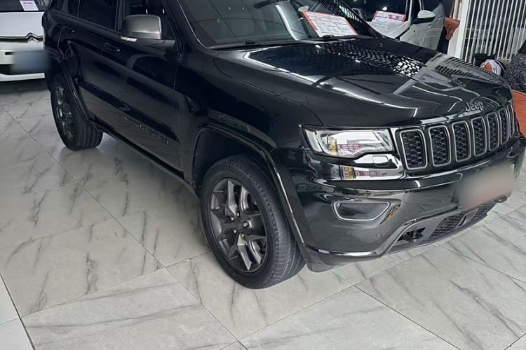 Used Jeep Grand Cherokee 2021 3.0L 80th Anniversary Edition Exterior 5