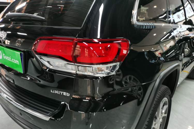 Used Jeep Grand Cherokee 2021 3.0L 80th Anniversary Edition Exterior 6