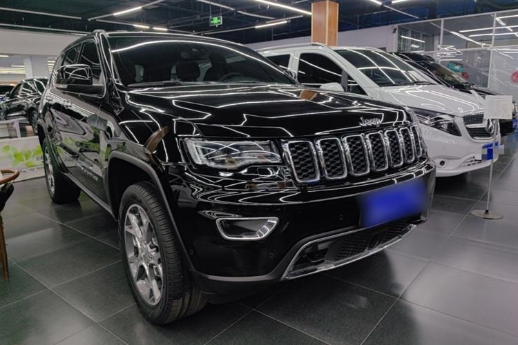 Used Jeep Grand Cherokee 2021 3.0L 80th Anniversary Edition Front Right 45 Deg