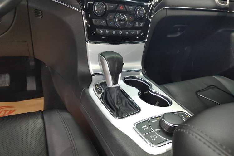 Used Jeep Grand Cherokee 2021 3.0L 80th Anniversary Edition Gear Lever