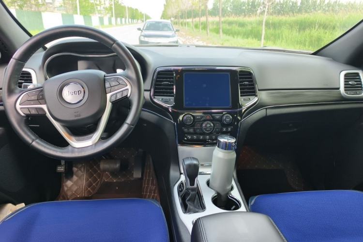 Used Jeep Grand Cherokee 2021 3.0L 80th Anniversary Edition Interior 2
