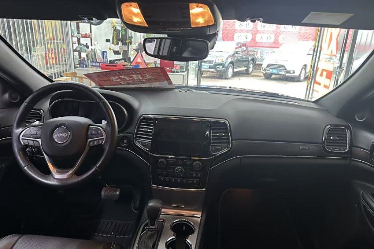 Used Jeep Grand Cherokee 2021 3.0L 80th Anniversary Edition Interior 2