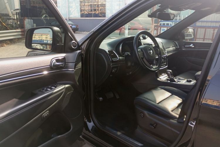 Used Jeep Grand Cherokee 2021 3.0L 80th Anniversary Edition Interior 3