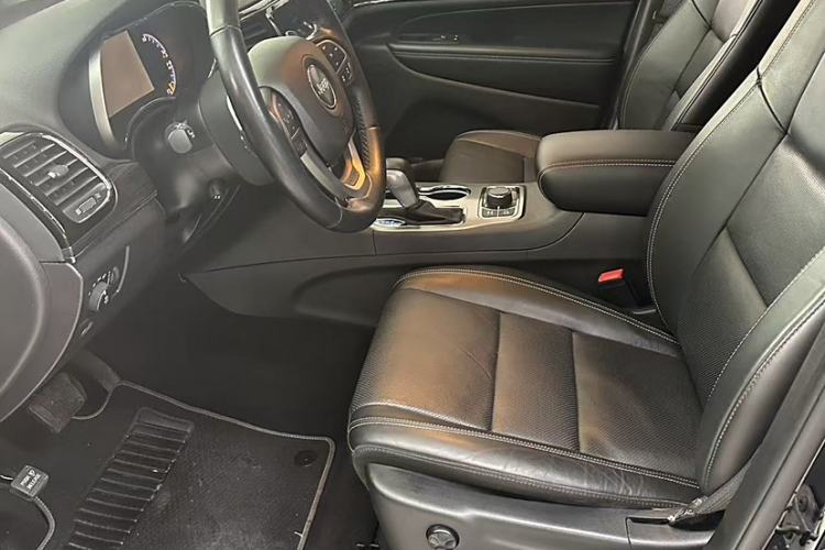 Used Jeep Grand Cherokee 2021 3.0L 80th Anniversary Edition Interior 3