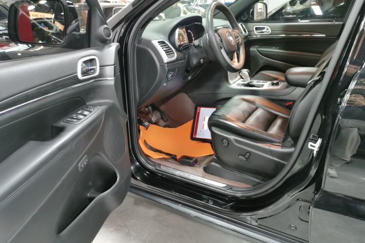 Used Jeep Grand Cherokee 2021 3.0L 80th Anniversary Edition Interior 3
