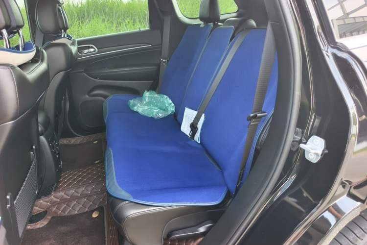 Used Jeep Grand Cherokee 2021 3.0L 80th Anniversary Edition Interior 4