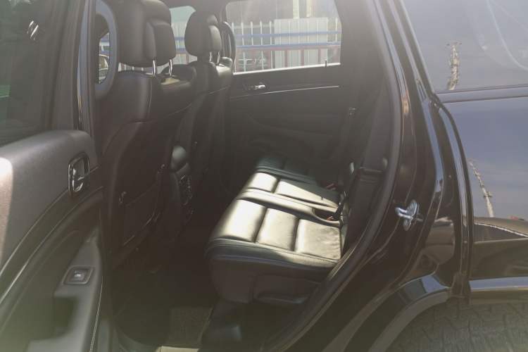 Used Jeep Grand Cherokee 2021 3.0L 80th Anniversary Edition Interior 4