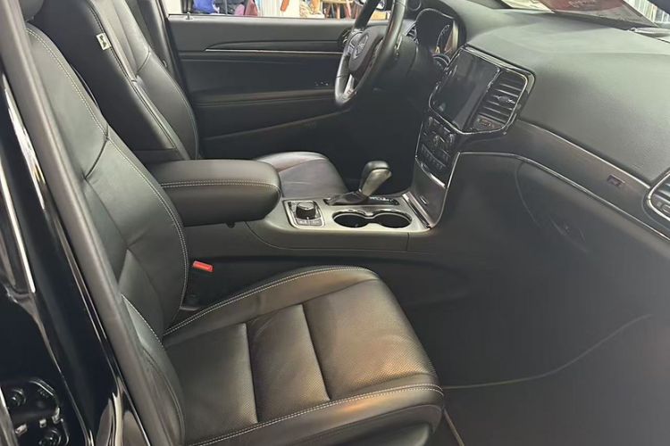 Used Jeep Grand Cherokee 2021 3.0L 80th Anniversary Edition Interior 5