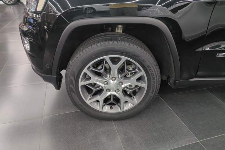 Used Jeep Grand Cherokee 2021 3.0L 80th Anniversary Edition Left Front Wheel Hub